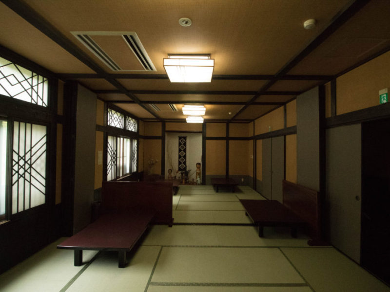 saloon お食事処