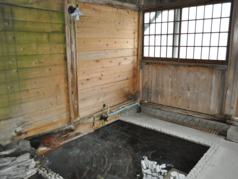今昔風呂 昔の湯小屋の佇まいをそのままに、古き良き時代の懐かしい雰囲気を 味わいながら、湯治気分を存分に味わってください。